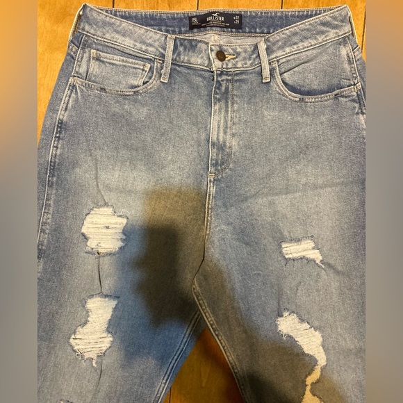 Women’s Size 15L Hollister Curvy Ultra High Rise Mom Distressed Jeans - Picture 7 of 16